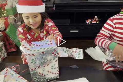 Christmas Gifts Opening - unboxing presents 🎁🎁(open christmas gifts 2022)🎁🎁Unwrapping Gifts -..