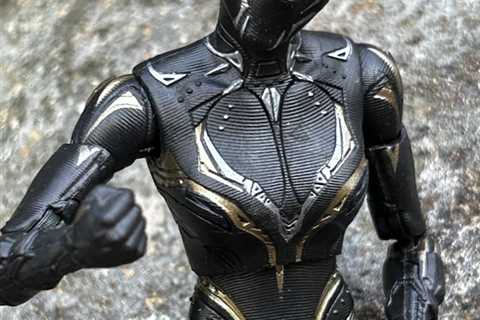 REVIEW: Marvel Legends Shuri Black Panther Wakanda Forever Movie Figure